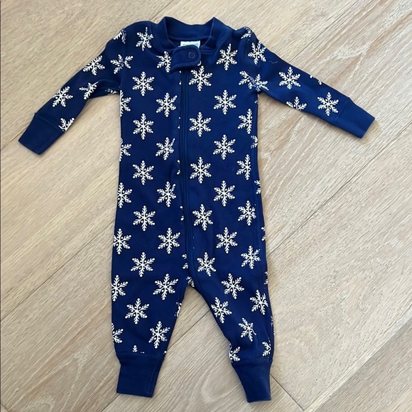 Hanna Andersson Other - Hanna andersson Navy Snowflake Kids One Piece pajamas 3-6 months